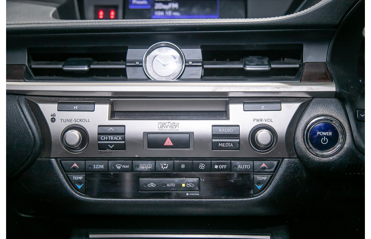 11/2013 Lexus Es300h Sports Luxury AVV60R 4d Sedan Metallic Silver 2.5L - Hybrid