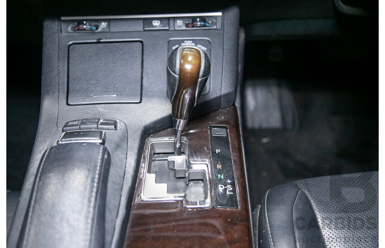 11/2013 Lexus Es300h Sports Luxury AVV60R 4d Sedan Metallic Silver 2.5L - Hybrid