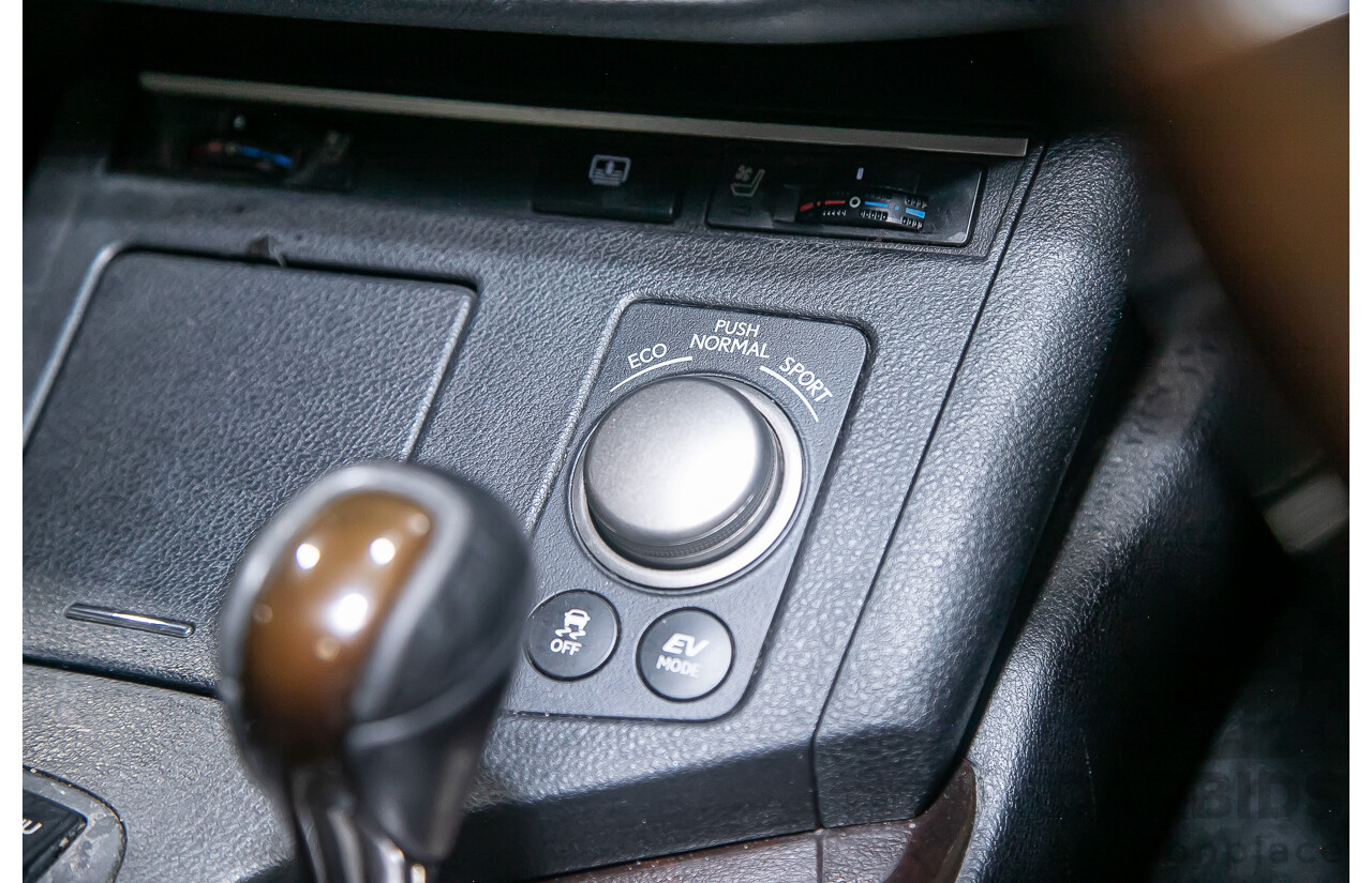 11/2013 Lexus Es300h Sports Luxury AVV60R 4d Sedan Metallic Silver 2.5L - Hybrid