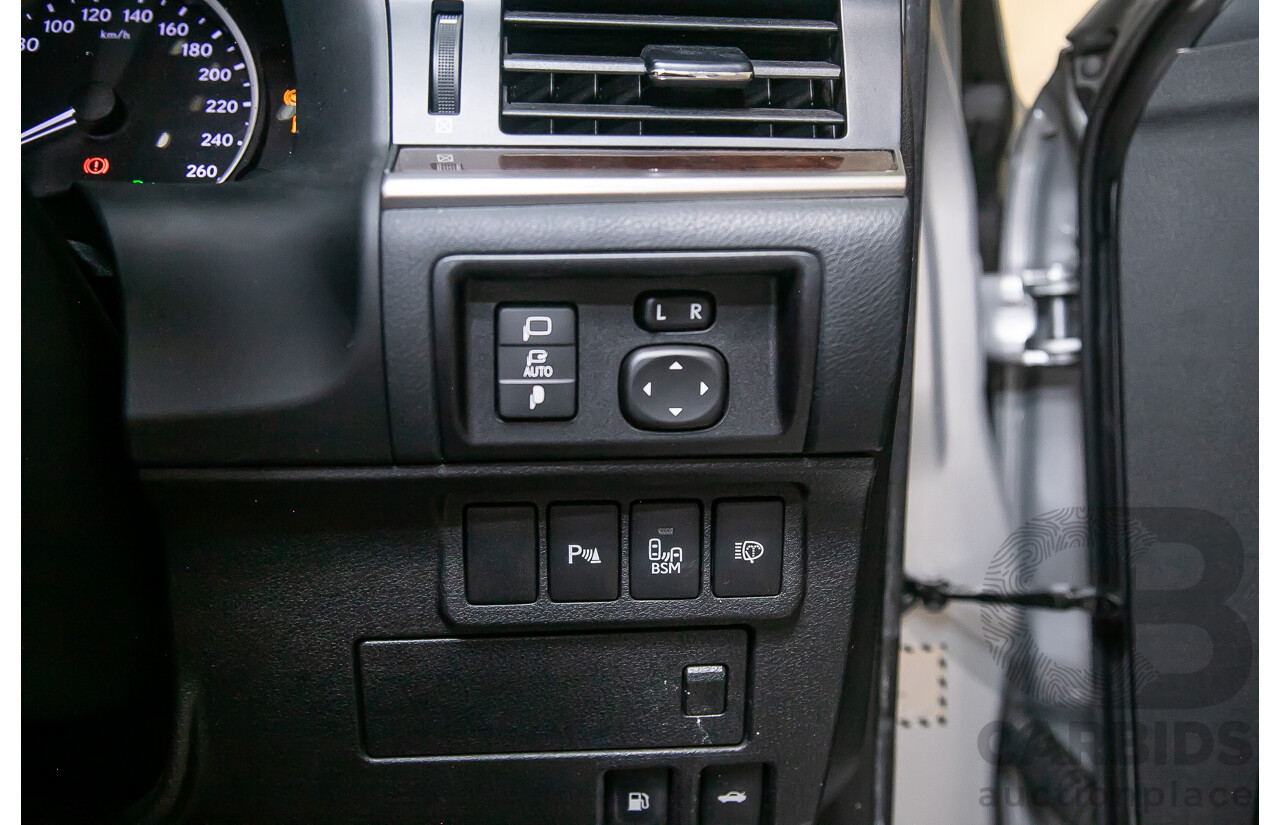 11/2013 Lexus Es300h Sports Luxury AVV60R 4d Sedan Metallic Silver 2.5L - Hybrid