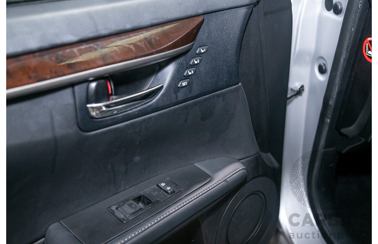 11/2013 Lexus Es300h Sports Luxury AVV60R 4d Sedan Metallic Silver 2.5L - Hybrid