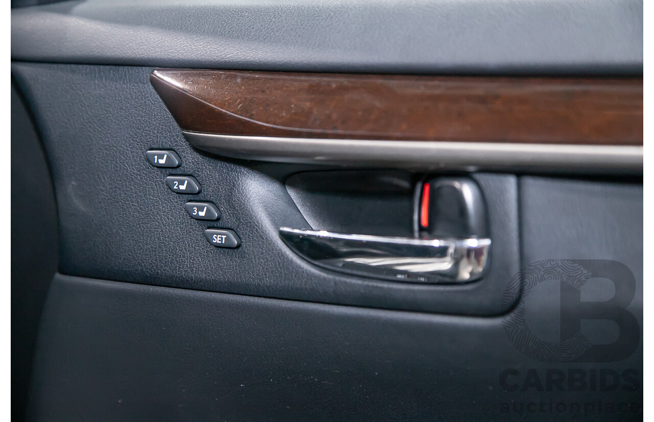 11/2013 Lexus Es300h Sports Luxury AVV60R 4d Sedan Metallic Silver 2.5L - Hybrid