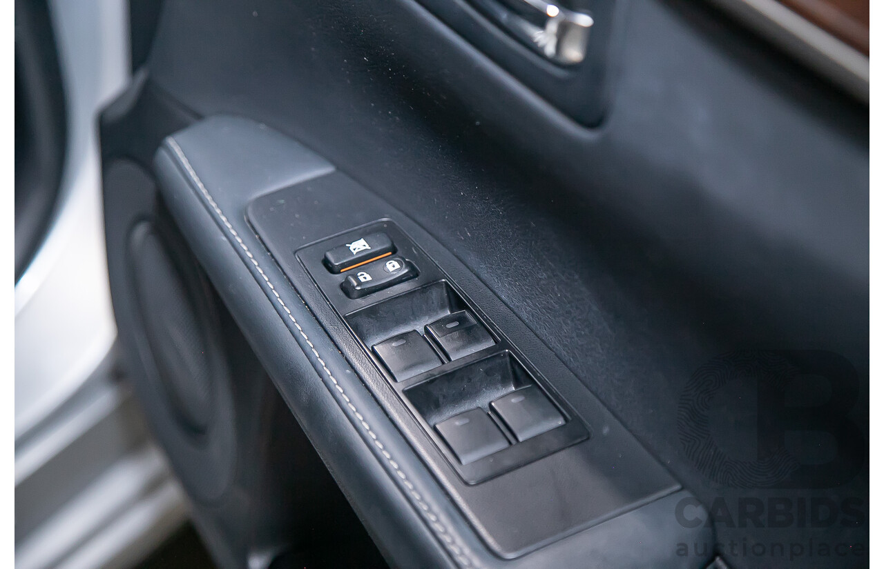 11/2013 Lexus Es300h Sports Luxury AVV60R 4d Sedan Metallic Silver 2.5L - Hybrid