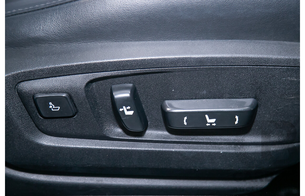 11/2013 Lexus Es300h Sports Luxury AVV60R 4d Sedan Metallic Silver 2.5L - Hybrid