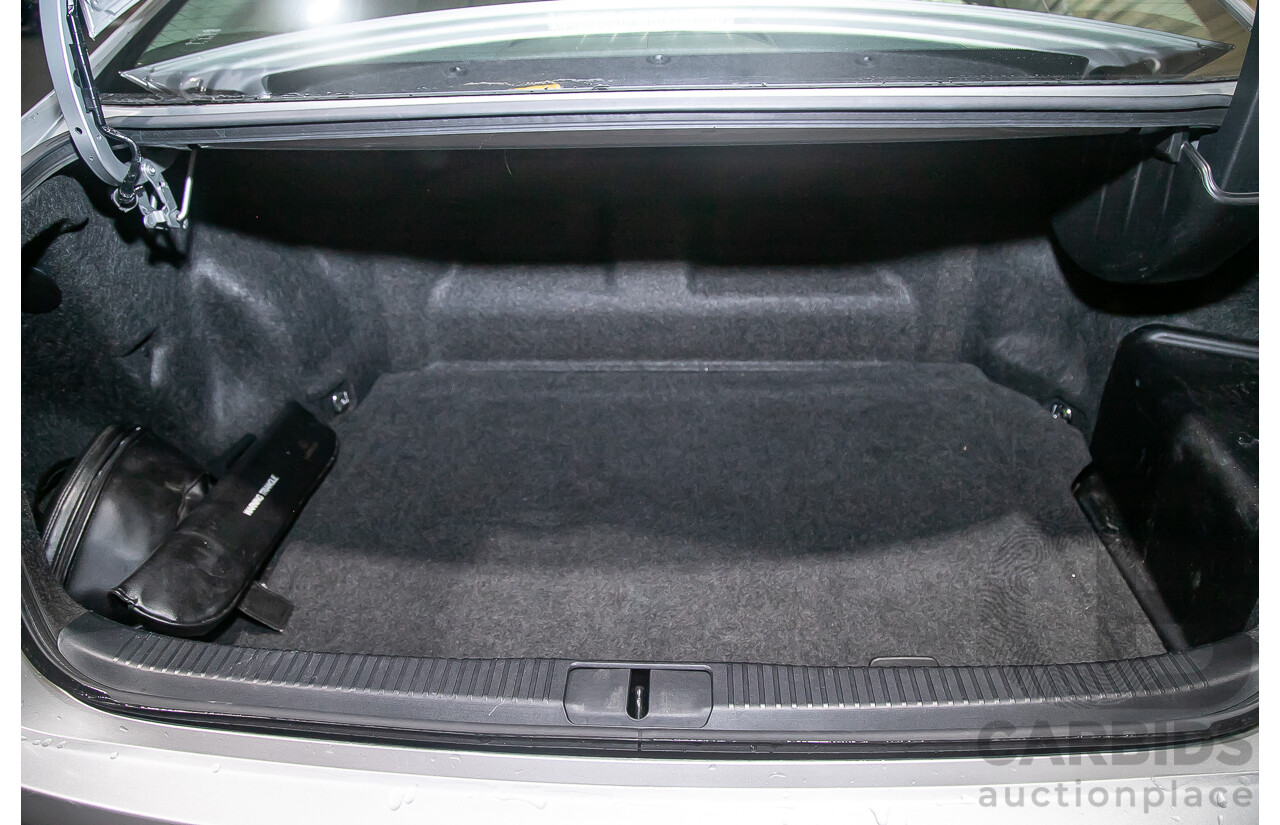 11/2013 Lexus Es300h Sports Luxury AVV60R 4d Sedan Metallic Silver 2.5L - Hybrid