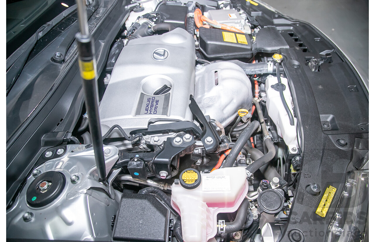 11/2013 Lexus Es300h Sports Luxury AVV60R 4d Sedan Metallic Silver 2.5L - Hybrid