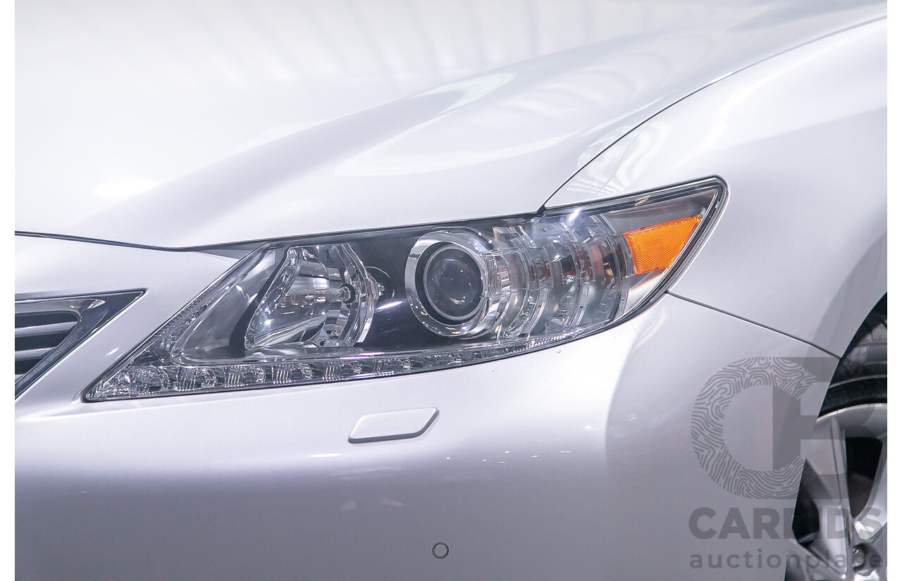 11/2013 Lexus Es300h Sports Luxury AVV60R 4d Sedan Metallic Silver 2.5L - Hybrid