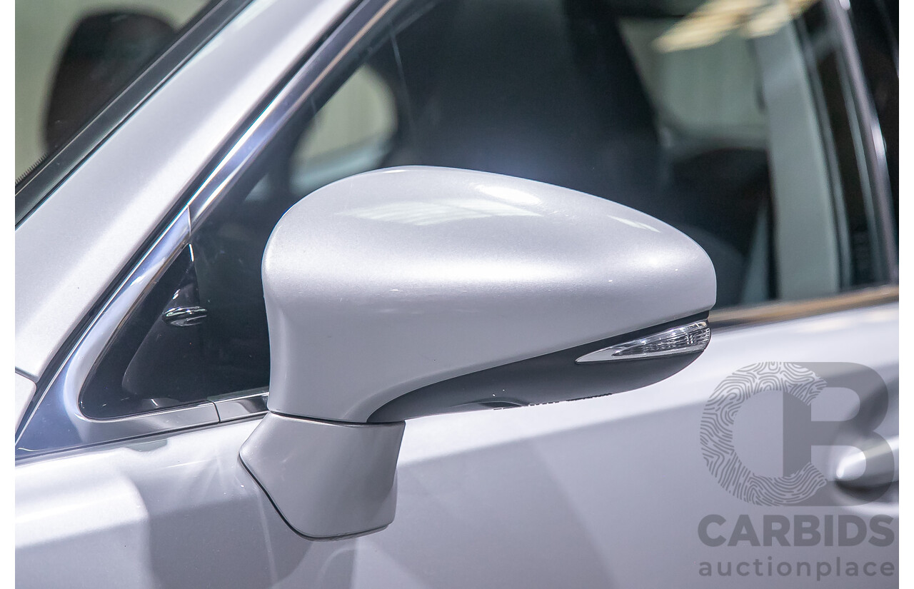 11/2013 Lexus Es300h Sports Luxury AVV60R 4d Sedan Metallic Silver 2.5L - Hybrid