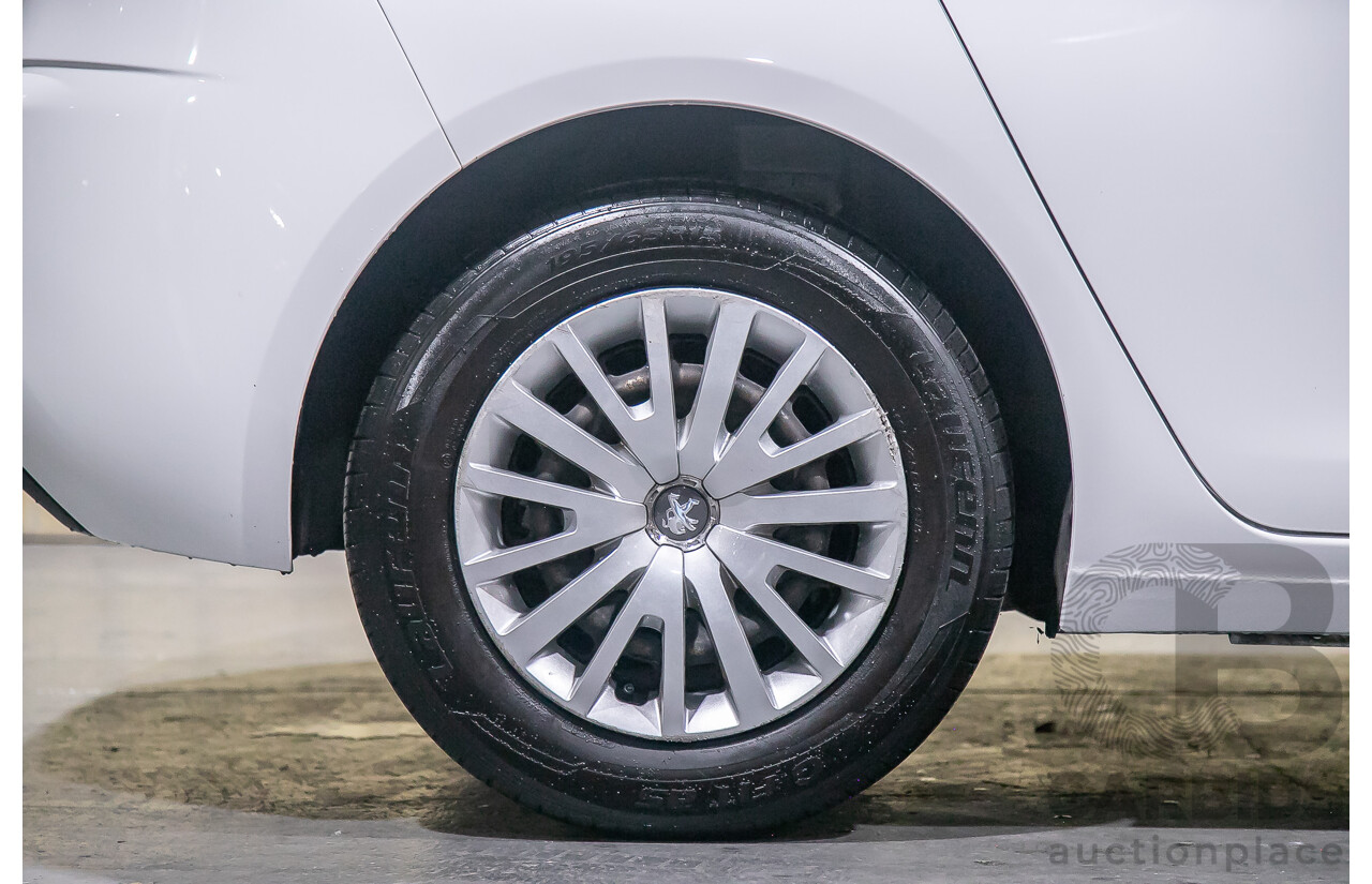 10/2014 Peugeot 308 Access T9 5d Hatchback White Turbo 1.2L