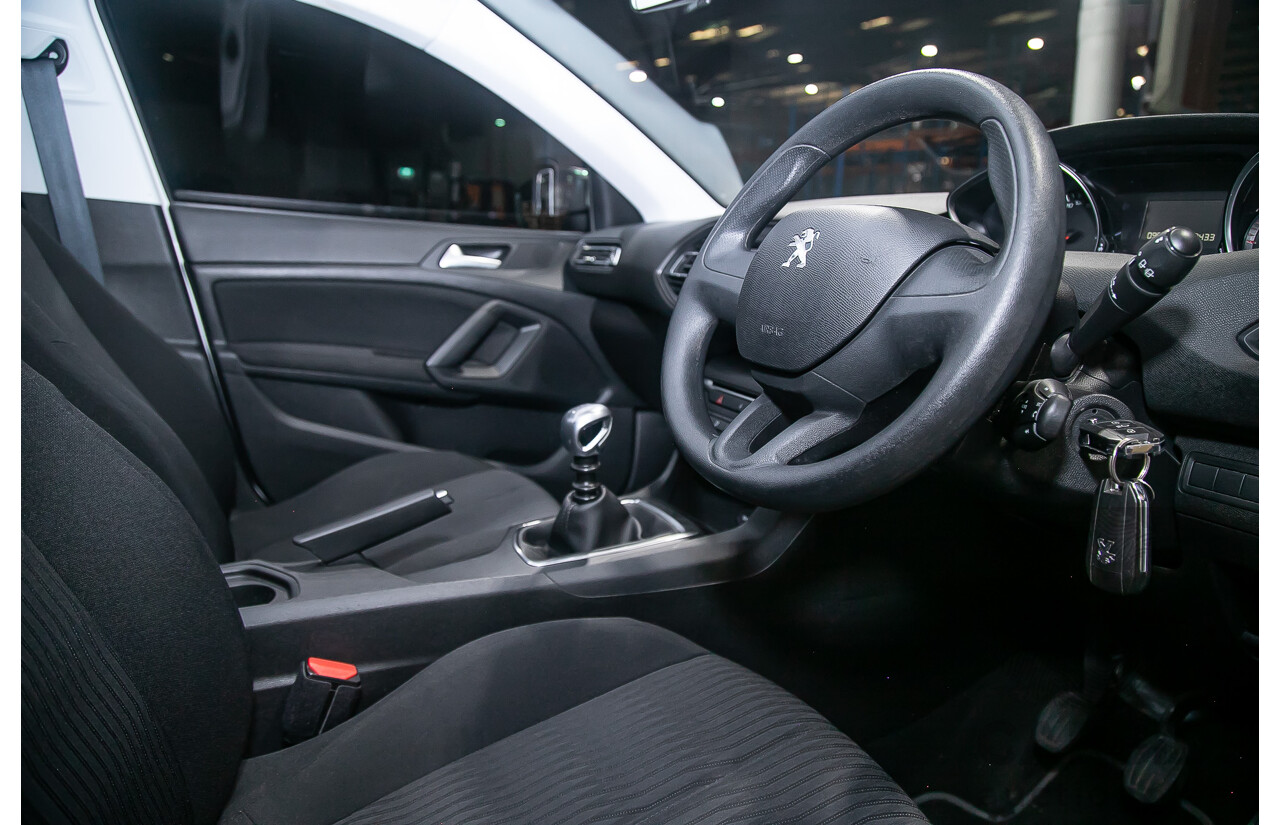 10/2014 Peugeot 308 Access T9 5d Hatchback White Turbo 1.2L