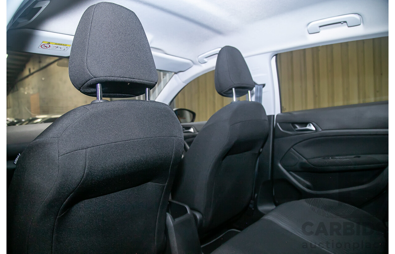 10/2014 Peugeot 308 Access T9 5d Hatchback White Turbo 1.2L