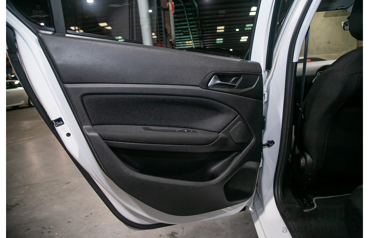 10/2014 Peugeot 308 Access T9 5d Hatchback White Turbo 1.2L