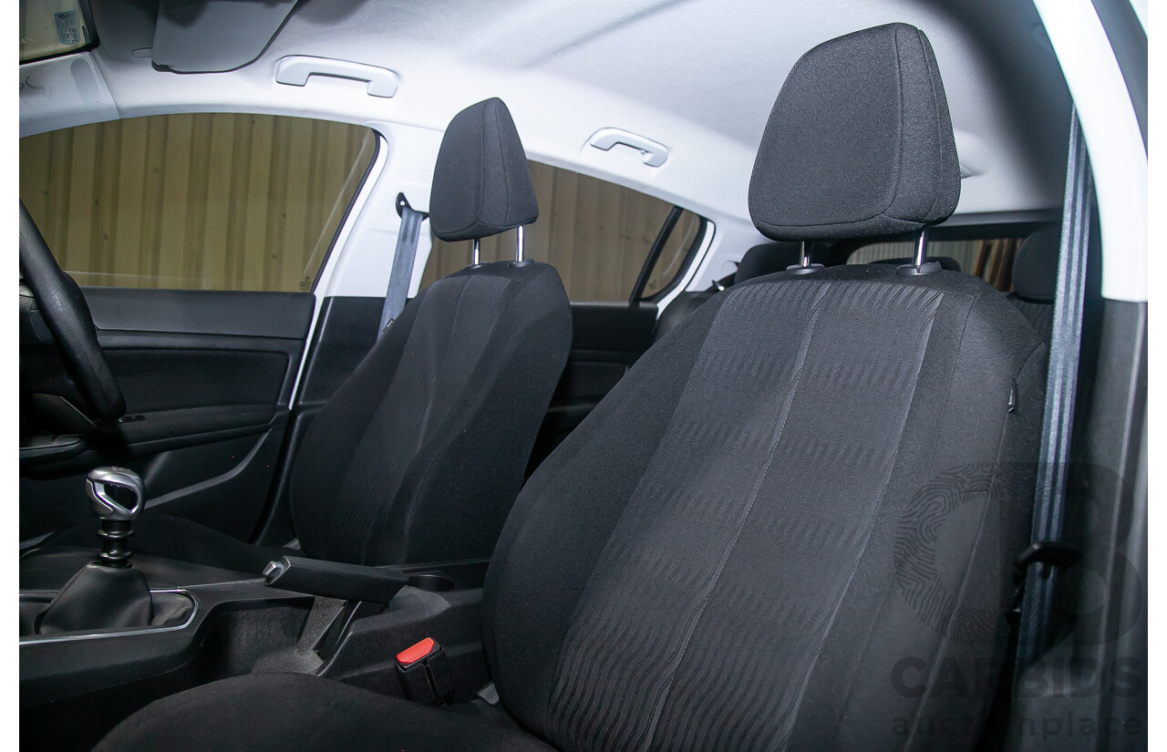 10/2014 Peugeot 308 Access T9 5d Hatchback White Turbo 1.2L