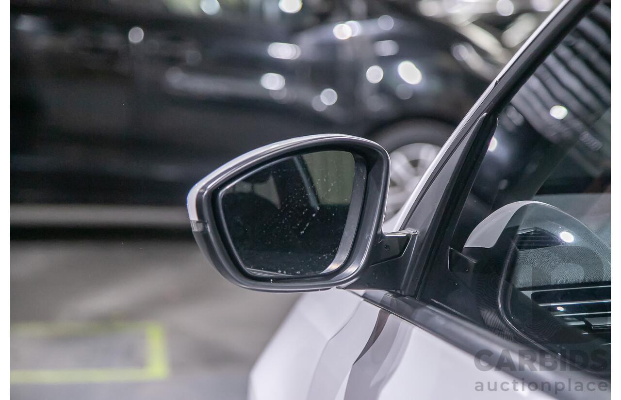 10/2014 Peugeot 308 Access T9 5d Hatchback White Turbo 1.2L