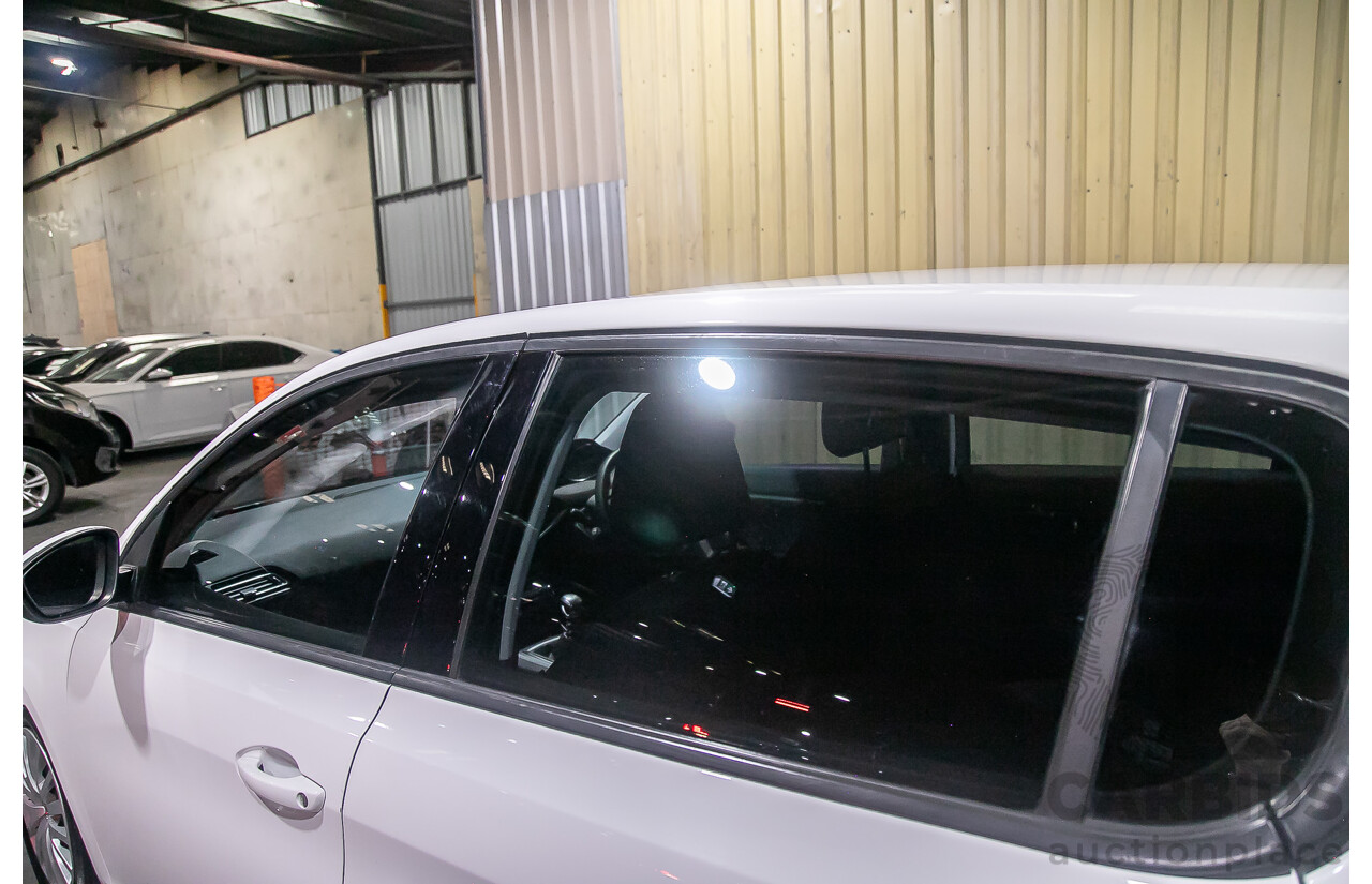 10/2014 Peugeot 308 Access T9 5d Hatchback White Turbo 1.2L