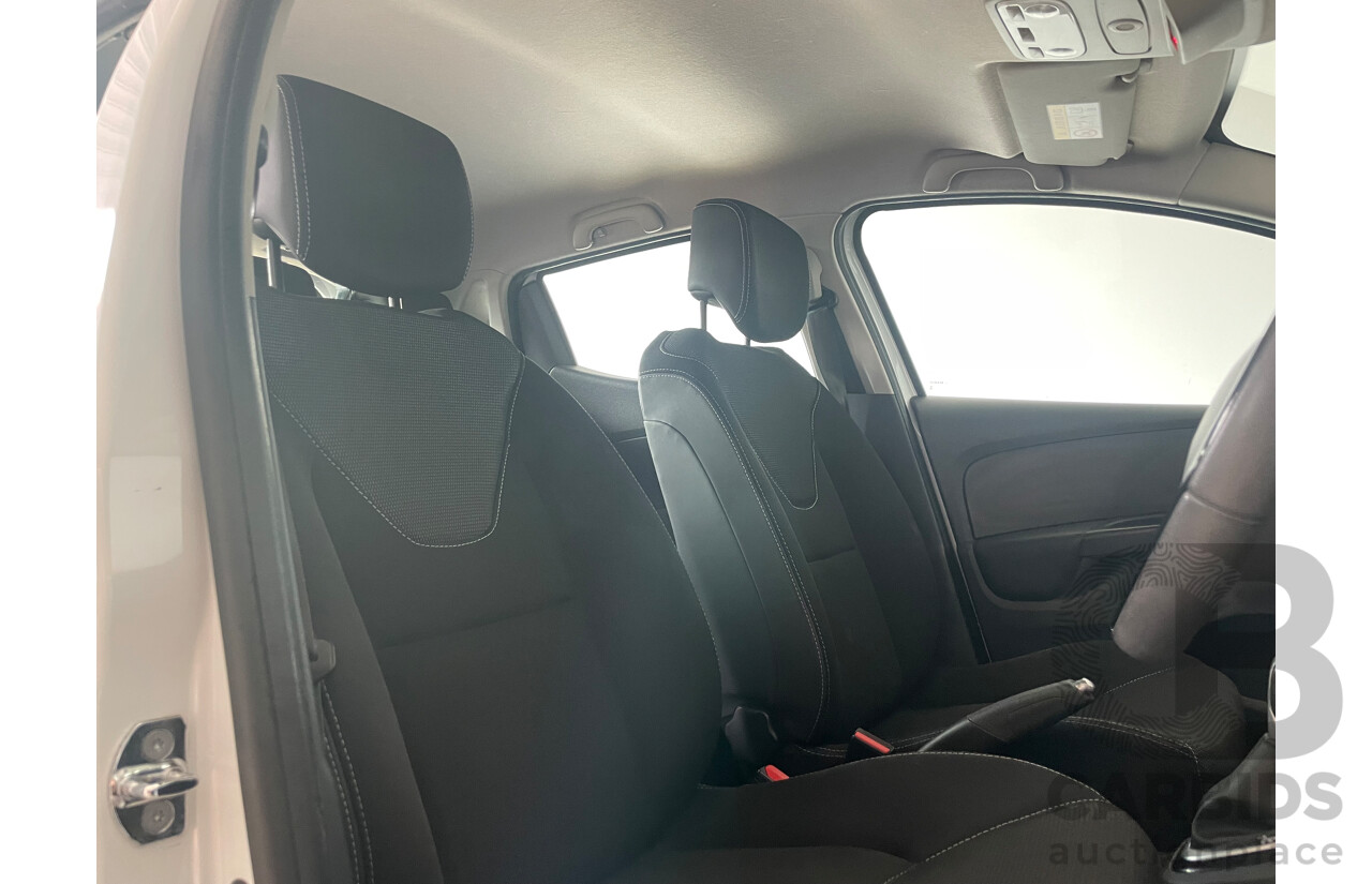 01/17 Renault Clio EXPRESSION FWD X98 5D Hatchback White 1.2L