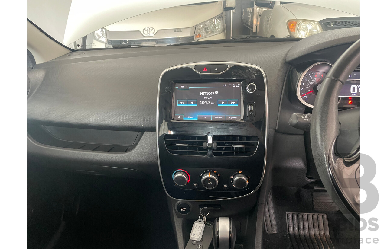 01/17 Renault Clio EXPRESSION FWD X98 5D Hatchback White 1.2L