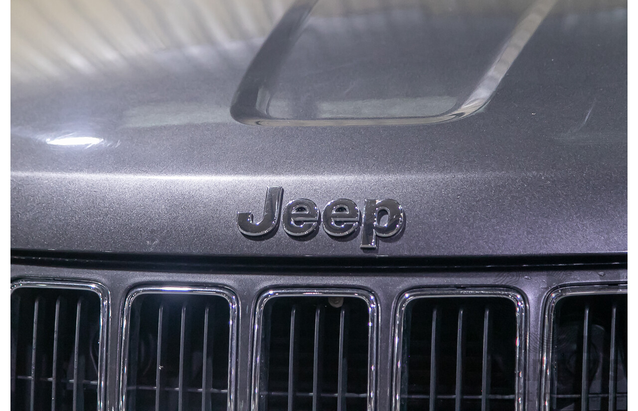 12/2013 Jeep Grand Cherokee Limited (4x4) WK MY13 4d Wagon Metallic Grey Turbo Diesel V6 3.0L