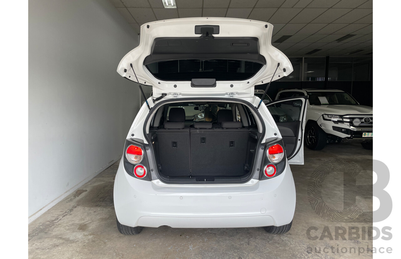 06/15 Holden Barina X FWD TM MY15 5D Hatchback White 1.6L