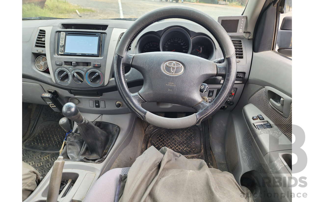 4/2007 Toyota Hilux SR5 (4x4) KUN26R 07 Upgrade Extra Cab P/Up Metallic Silver Turbo Diesel 3.0L