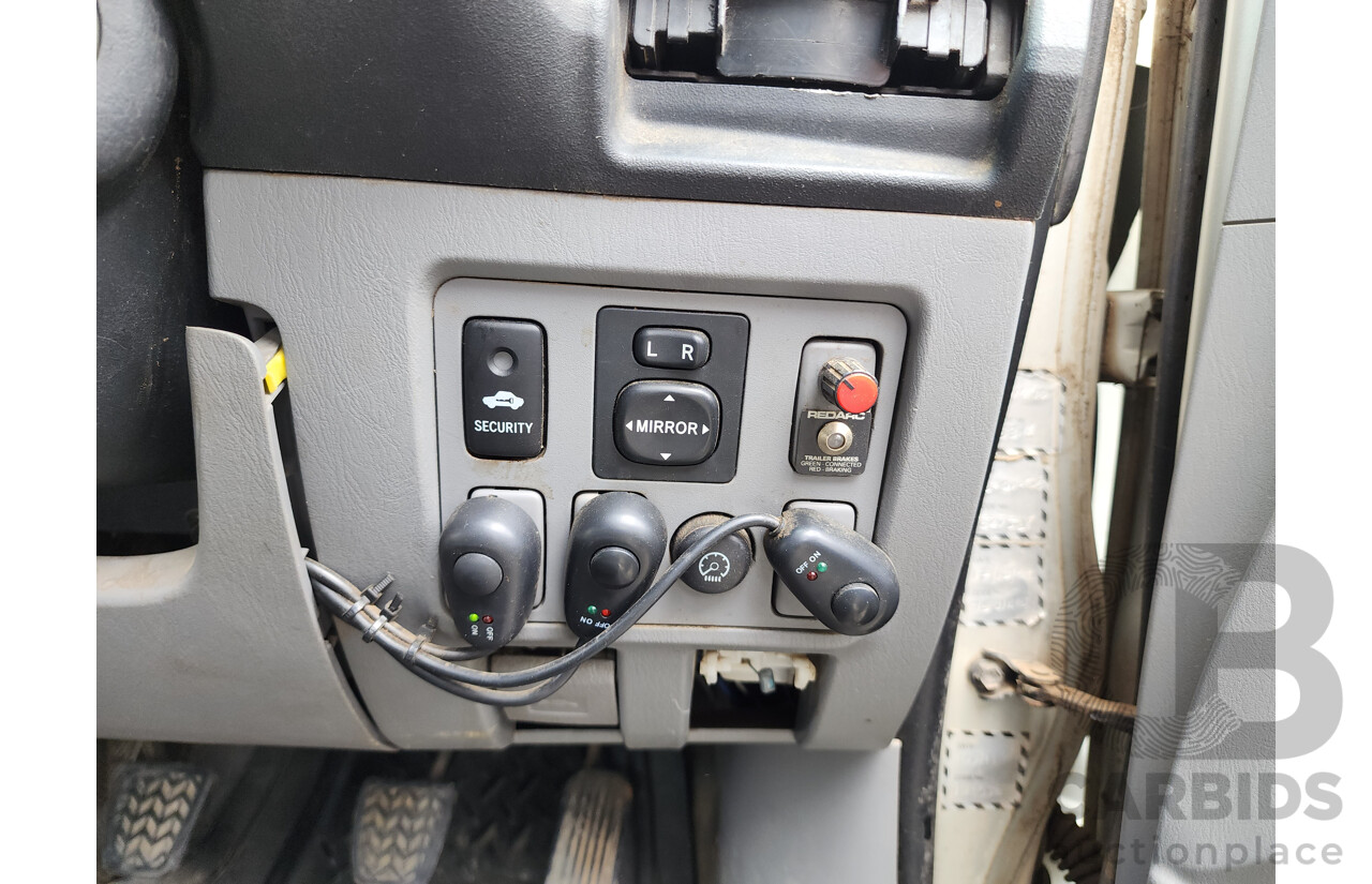 4/2007 Toyota Hilux SR5 (4x4) KUN26R 07 Upgrade Extra Cab P/Up Metallic Silver Turbo Diesel 3.0L