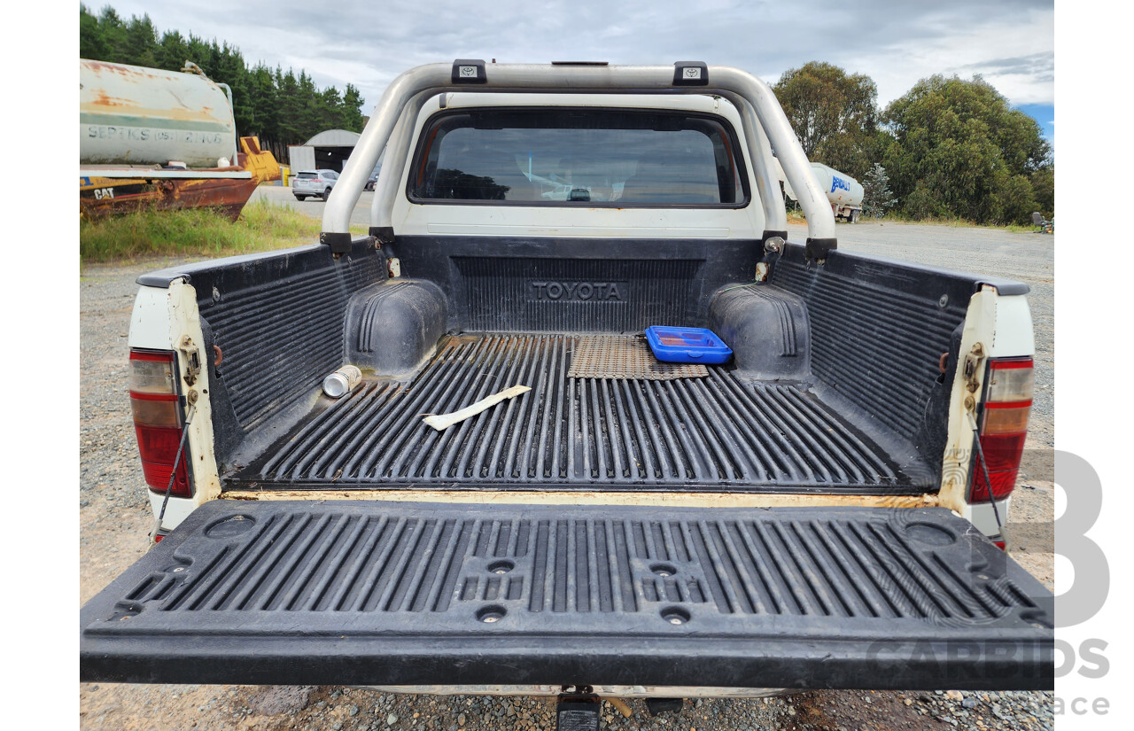 4/2003 Toyota Hilux SR5 (4x4) KZN165R Dual Cab P/Up White Turbo Diesel 3.0L