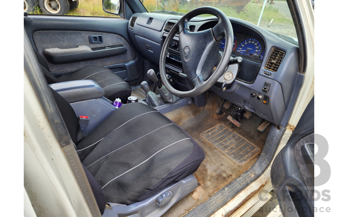 4/2003 Toyota Hilux SR5 (4x4) KZN165R Dual Cab P/Up White Turbo Diesel 3.0L