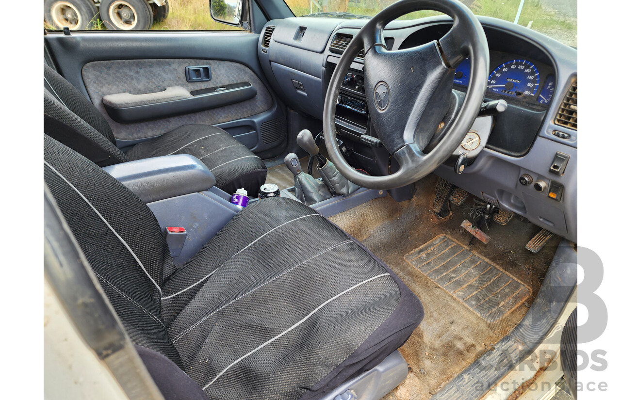 4/2003 Toyota Hilux SR5 (4x4) KZN165R Dual Cab P/Up White Turbo Diesel 3.0L