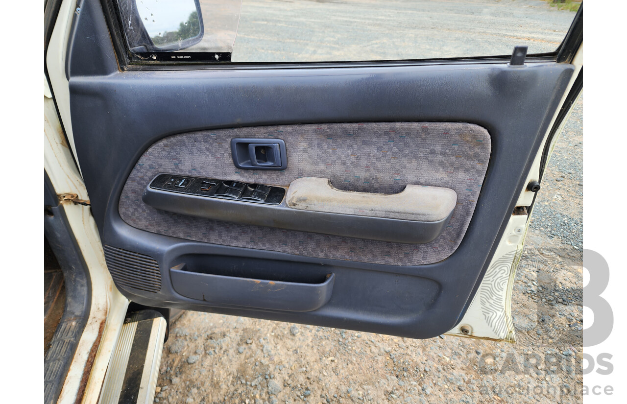 4/2003 Toyota Hilux SR5 (4x4) KZN165R Dual Cab P/Up White Turbo Diesel 3.0L