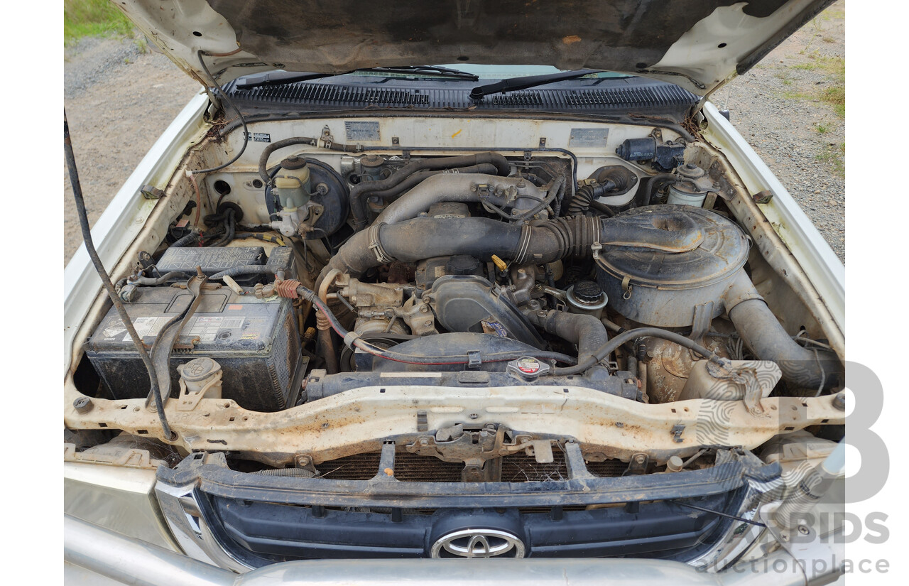 4/2003 Toyota Hilux SR5 (4x4) KZN165R Dual Cab P/Up White Turbo Diesel 3.0L