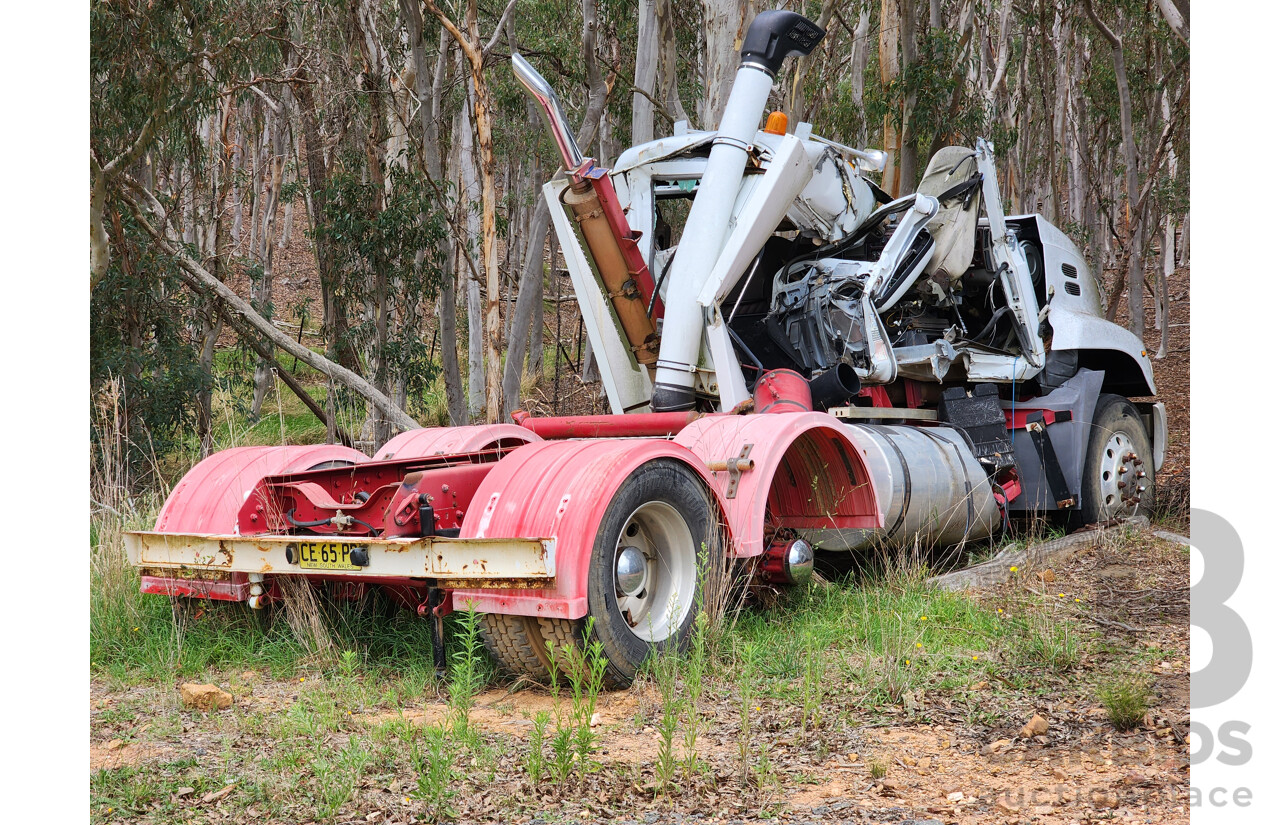 04/2007 Mack CX Vision 6x4 Cab Chassis Prime Mover 2d White Turbo Diesel EA7 420HP