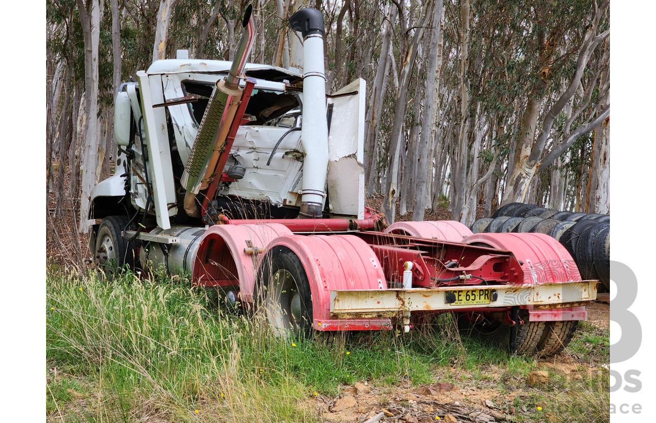 04/2007 Mack CX Vision 6x4 Cab Chassis Prime Mover 2d White Turbo Diesel EA7 420HP