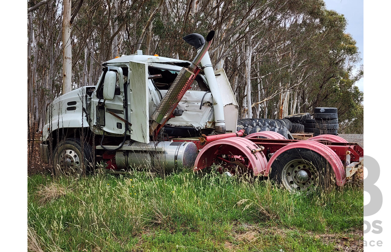 04/2007 Mack CX Vision 6x4 Cab Chassis Prime Mover 2d White Turbo Diesel EA7 420HP
