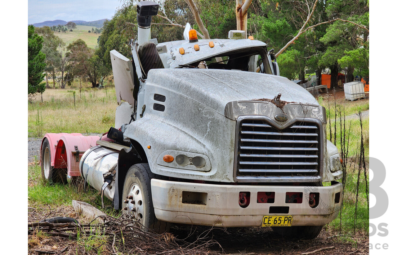 04/2007 Mack CX Vision 6x4 Cab Chassis Prime Mover 2d White Turbo Diesel EA7 420HP