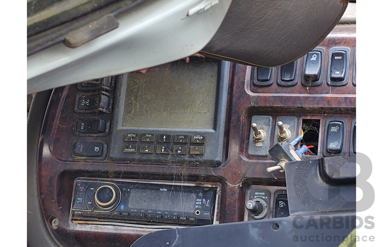 04/2007 Mack CX Vision 6x4 Cab Chassis Prime Mover 2d White Turbo Diesel EA7 420HP