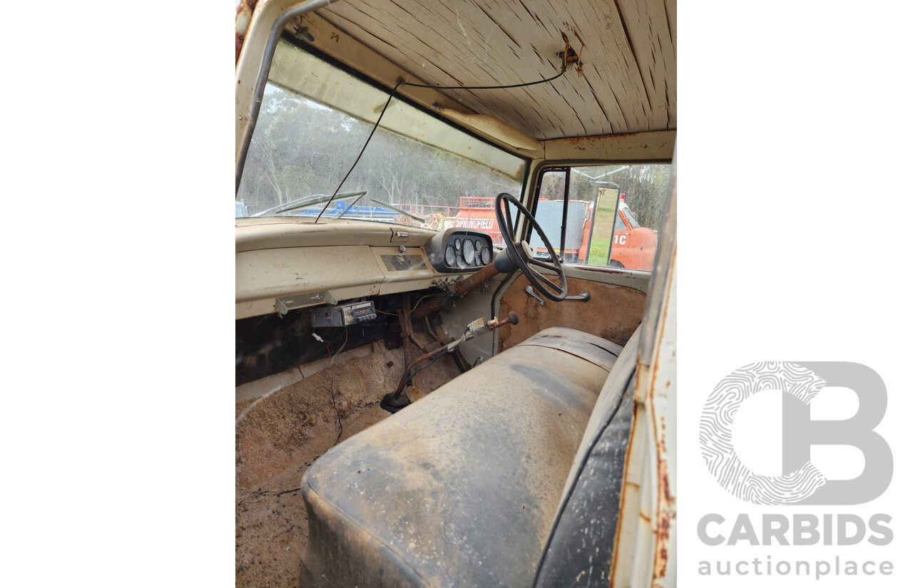 12/1970 International C1640 Tipper Truck 4x2 2d Single Cab Grey 282ci 6cyl Petrol