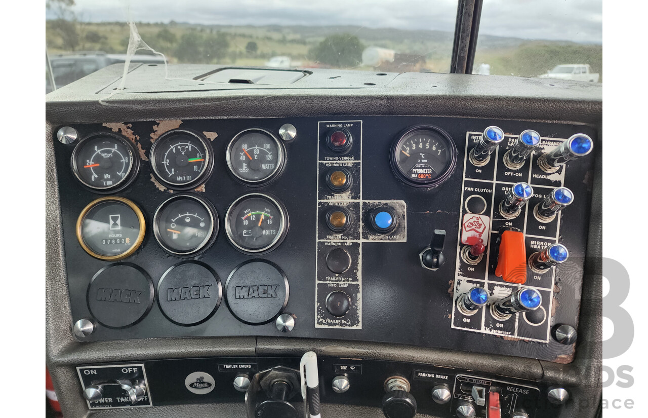 11/1990 Mack Econodyne Value Liner 6x4 2d Cab Chassis Turbo Diesel