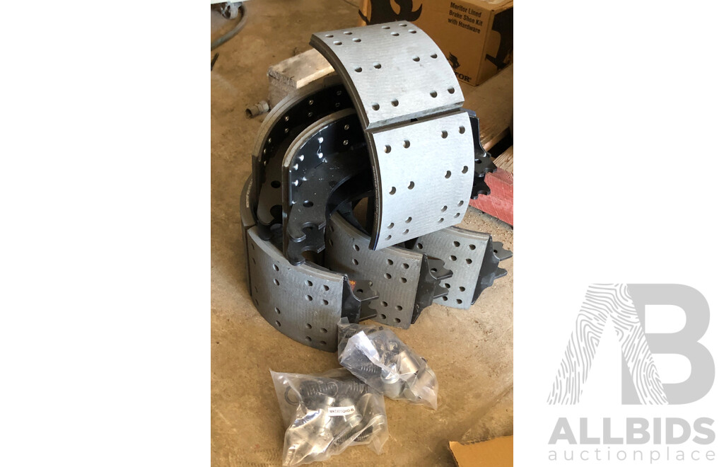 Six 4515QXM Meritor Lined Brake Shoes with Hardware