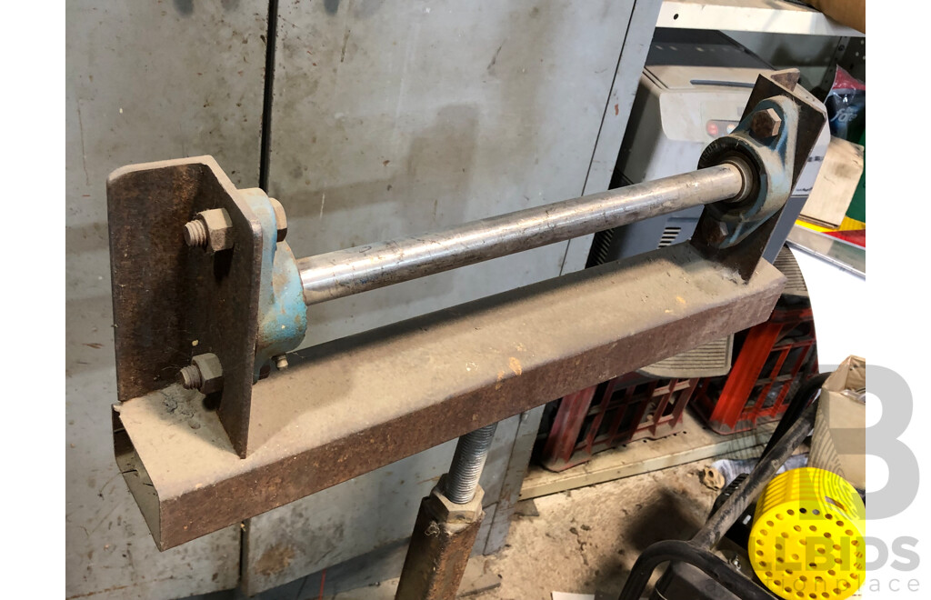 Vintage PYT1503 Steel Roller Support Stand