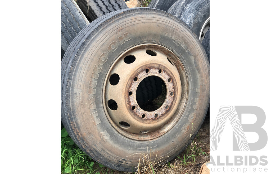 Assortment of 16 Used Truck and Trailer Tyres Some on Rims Some Not - Including Advance 11R 22.5, Hankook 11R 22.5, BridgeStone