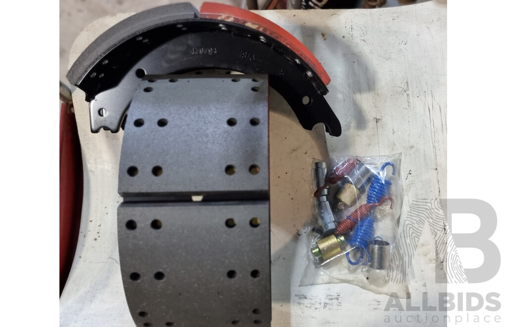 Maxus Brake Shoe & Hardware Kit 4707 Q - Lot of 4