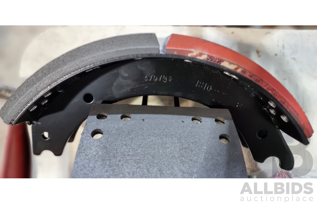 Maxus Brake Shoe & Hardware Kit 4707 Q - Lot of 4