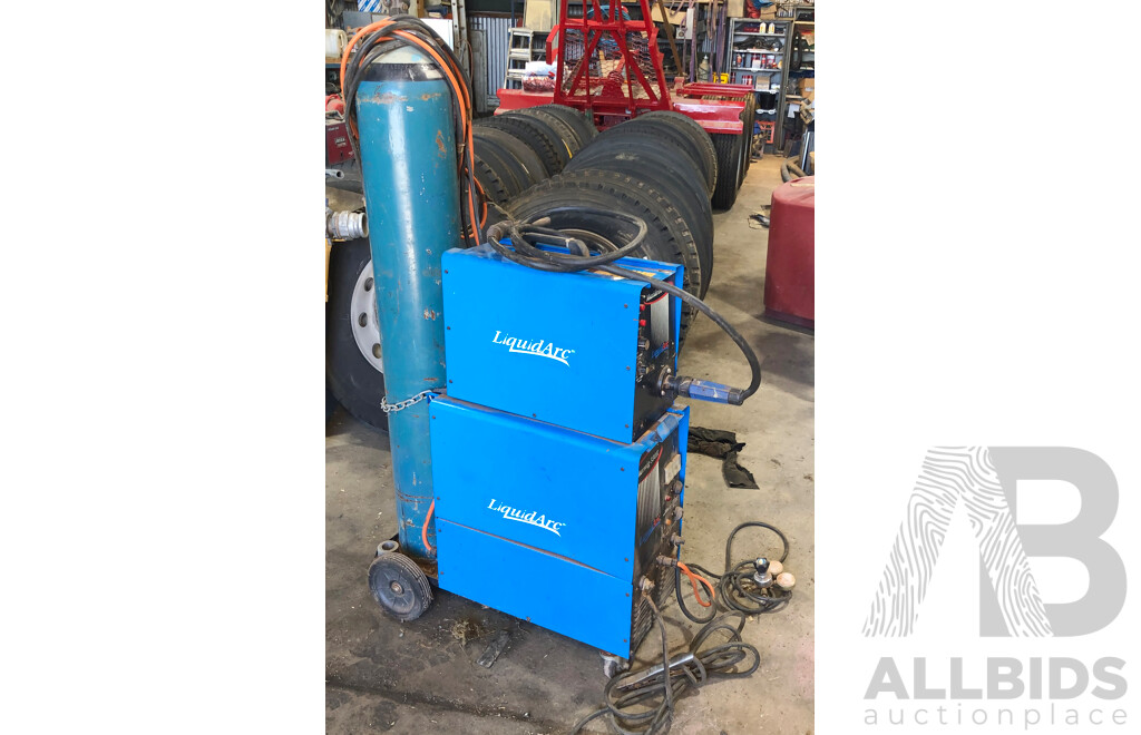 Three Phase Liquid Arc Maxmig 330R MIG Welder and Maxidrive 2R Wire Feeder