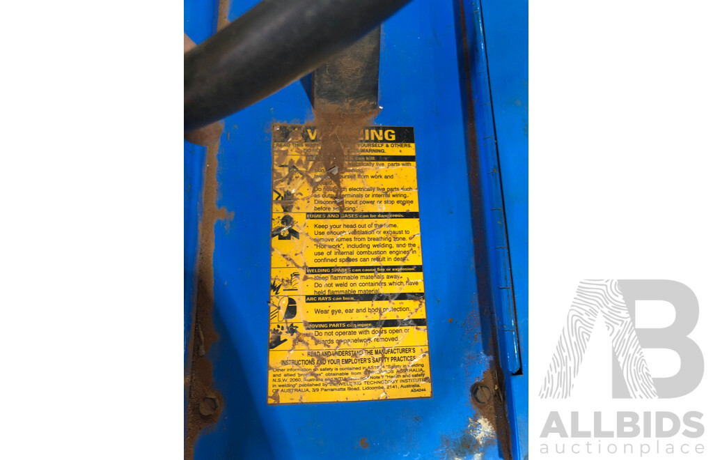 Three Phase Liquid Arc Maxmig 330R MIG Welder and Maxidrive 2R Wire Feeder