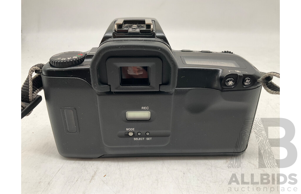 CANON EOS 500 Camera W/ Zoom Lens EF 53.7mm 1-4-5.6, Bookelt & Evergreen Case