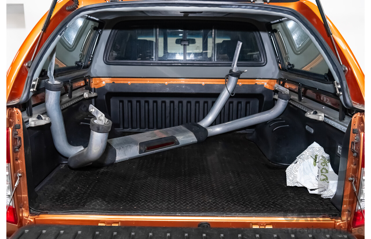 09/15 Nissan Navara ST-X (4x4) 4WD NP300 D23 Dual Cab Utility Hornet Gold Metallic 2.3L