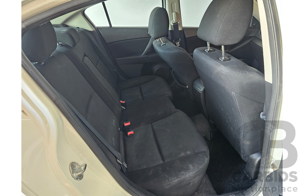 04/10 Mazda Mazda3 NEO FWD BL 4D Sedan White 2.0L