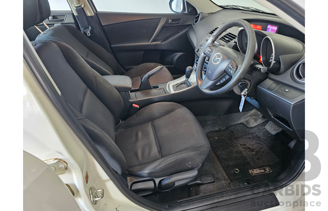 04/10 Mazda Mazda3 NEO FWD BL 4D Sedan White 2.0L