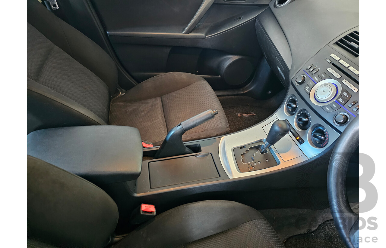 04/10 Mazda Mazda3 NEO FWD BL 4D Sedan White 2.0L