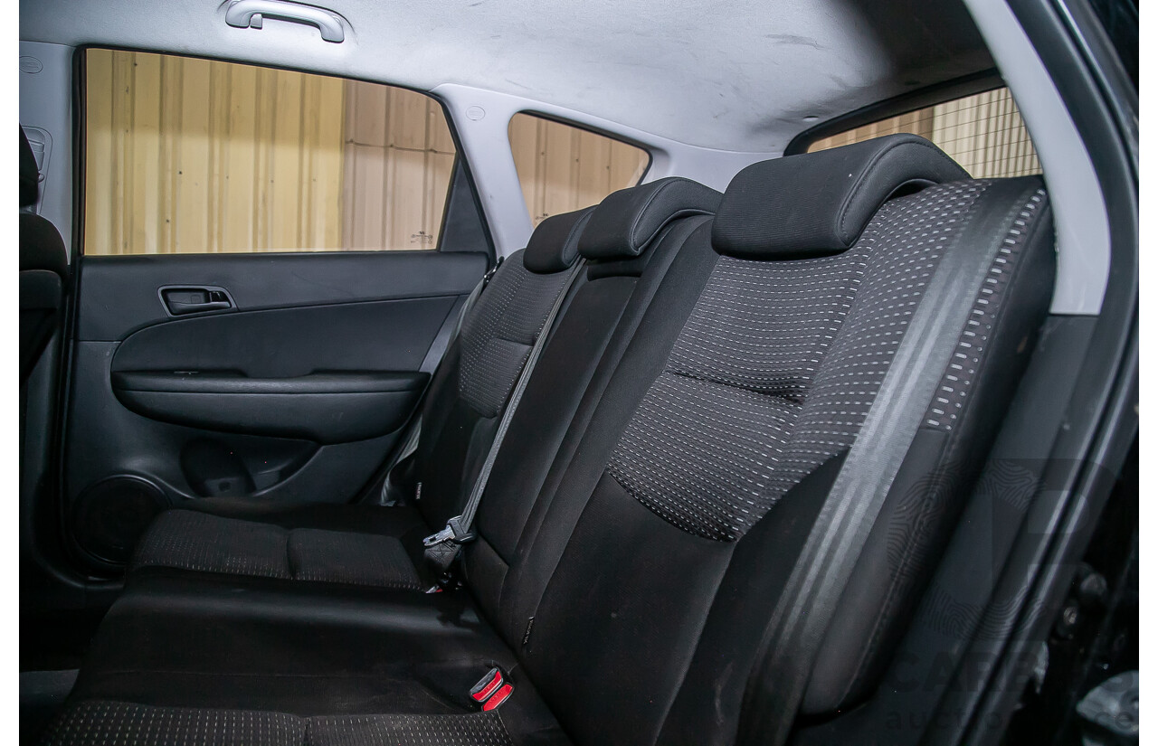 06/12 Hyundai I30 cw SX 2.0 FWD FD MY12 4D Wagon Black 2.0L